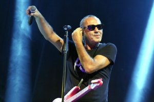 La mostra "Rio Ari O. Luca Carboni, 40 anni tra musica e arte" celebra la creatività dell'artista...