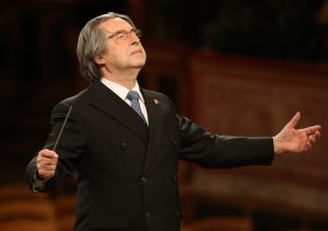 Il maestro Riccardo Muti ha tenuto per il settimo anno consecutivo il tradizionale concerto di...