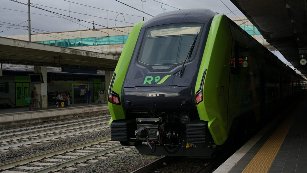 Nel 2025 investimento di 850 milioni di euro per l’acquisto di 100 nuovi treni regionali da parte di Trenitalia