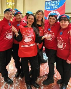 Giusy Versace tra i volontari: la Befana dei clochard a Milano