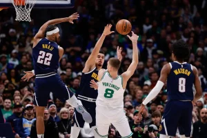 Boston Celtics vince contro Denver Nuggets, approfittando dell'assenza di Jokic. Tatum con 29 punti...