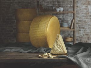 Accordo tra Unicredit e Consorzio Parmigiano Reggiano per il sostegno alle imprese DOP