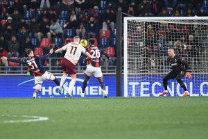 La Roma evita la sconfitta all’ultimo secondo, pareggia 2-2 contro il Bologna