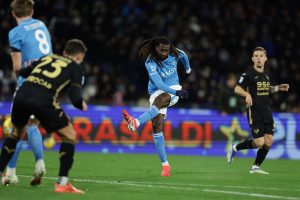 Il Napoli rafforza il dominio in testa alla classifica con la vittoria 2-0 contro il Verona