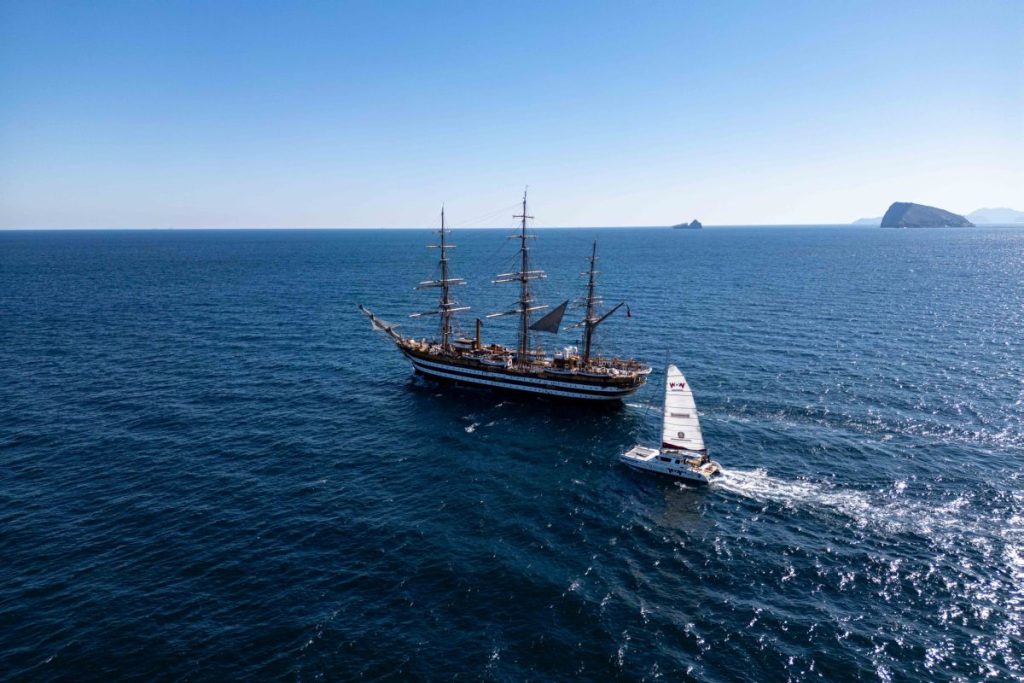 La Nave Amerigo Vespucci ha concluso la sua tappa a Mascate, Oman, con 34.000 visitatori. Durante...