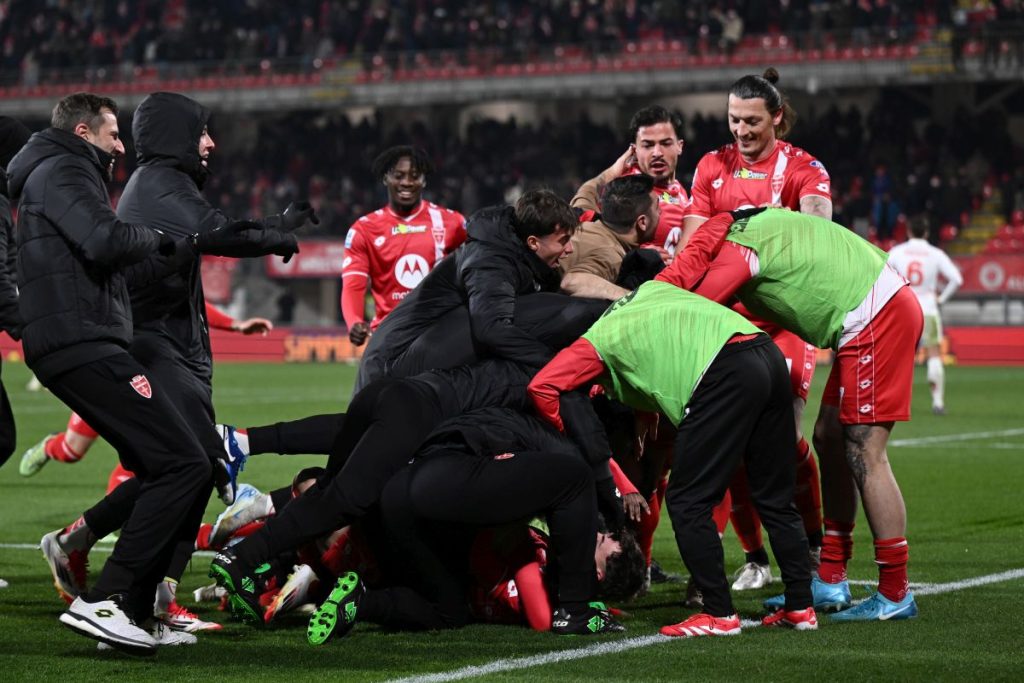 Il Monza trionfa di nuovo, la Fiorentina in profonda crisi