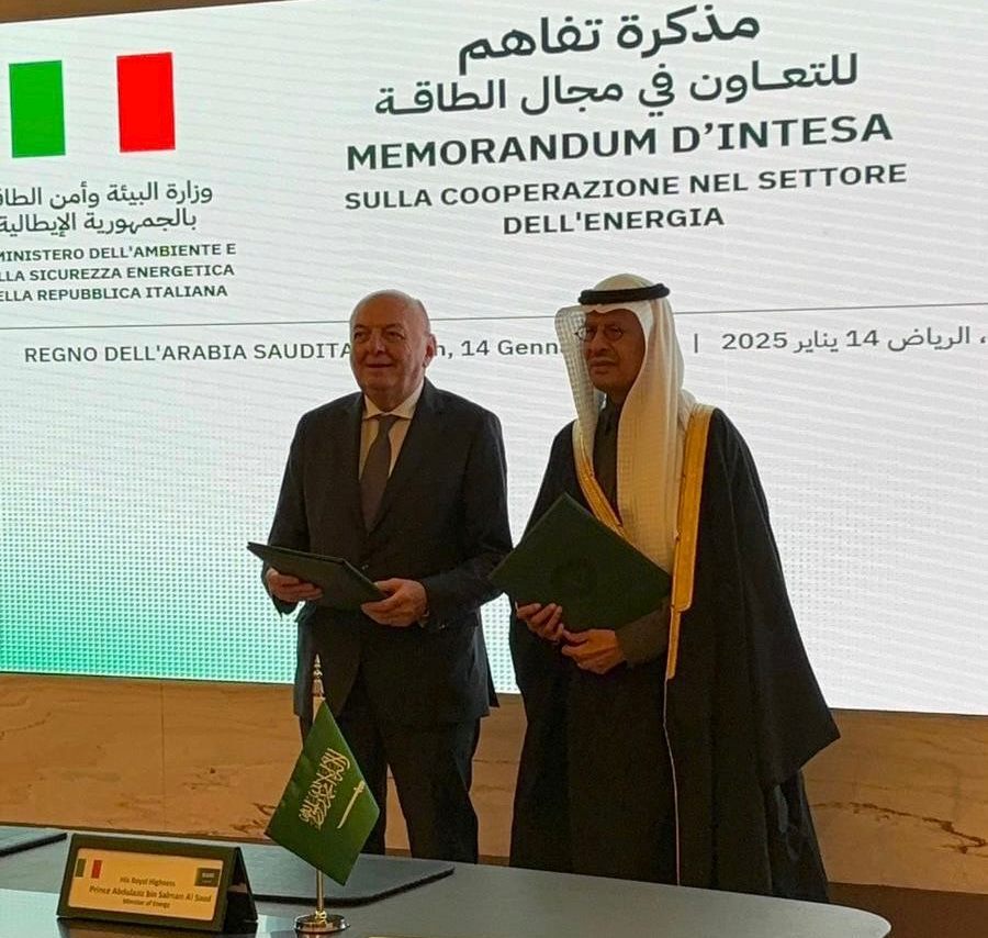 Il ministro dell'Ambiente e della sicurezza energetica italiano ha firmato un Memorandum d'Intesa...