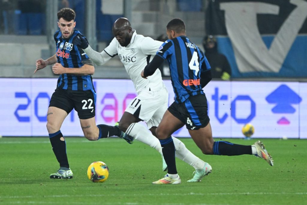 Il Napoli ha vinto 3-2 contro l'Atalanta, con Lukaku che segna il gol decisivo nel finale. La...
