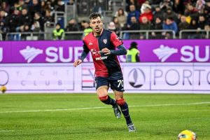 Cagliari trionfa con netta vittoria contro il Lecce, realizzando un poker in rimonta