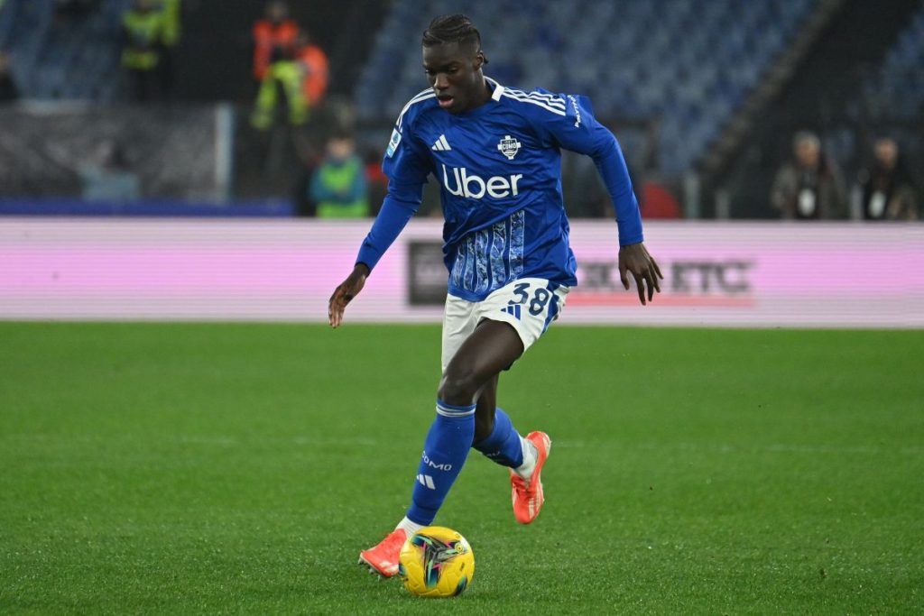 Il Como conquista punti cruciali contro l’Udinese, vittoria 4-1