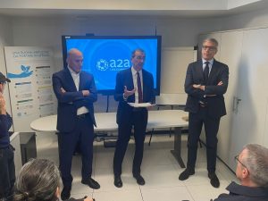 Milano sigla nuovo contratto con Amsa per migliorare la pulizia e introdurre il servizio di “spazzino di quartiere”