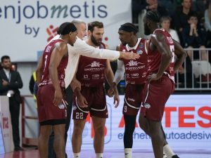 Trapani: una favola a pezzi. Repesa celebra i tifosi come il cuore pulsante.