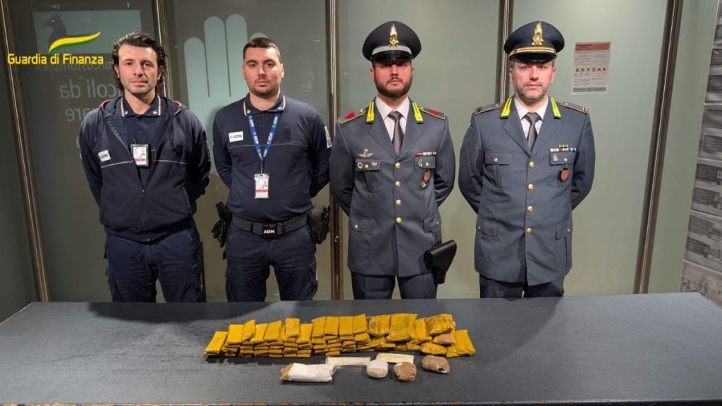 Un anziano passeggero proveniente da Laos è stato arrestato all’aeroporto di Venezia con 6,5 chili...