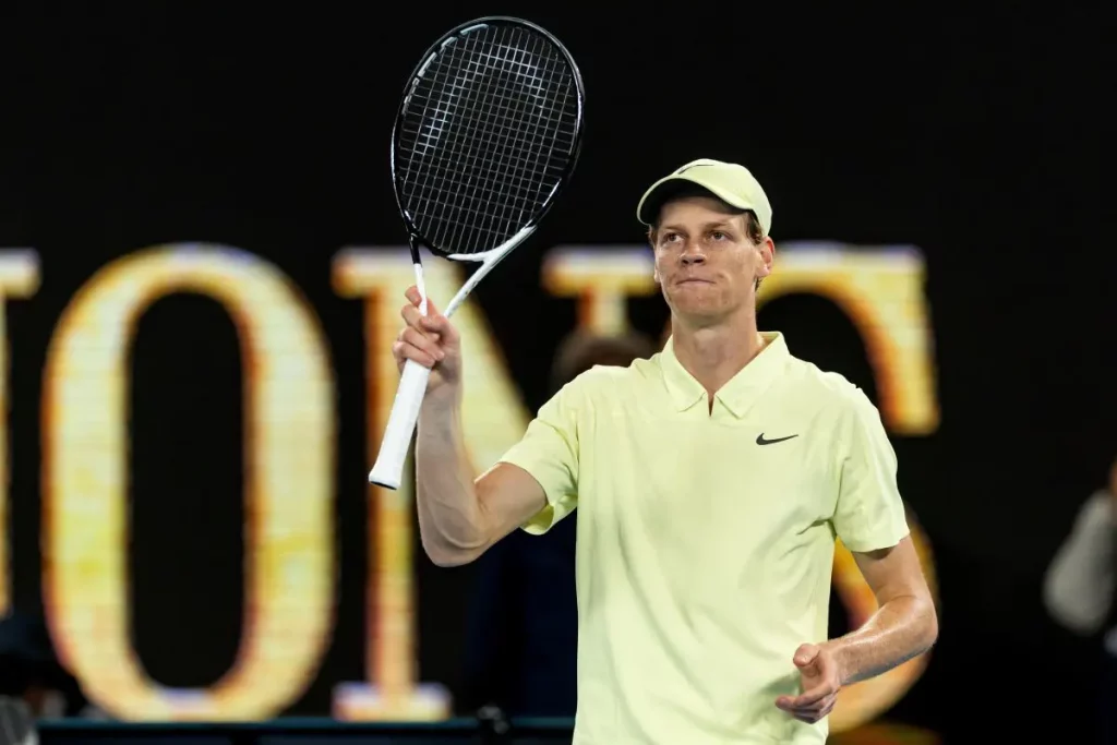 Jannik Sinner, numero uno del mondo e campione in carica, raggiunge la finale degli Australian Open...