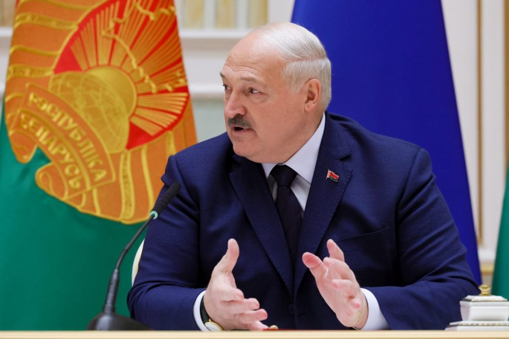 Il presidente Alexander Lukashenko è stato rieletto in Bielorussia con l'86,8% dei voti, ottenendo...