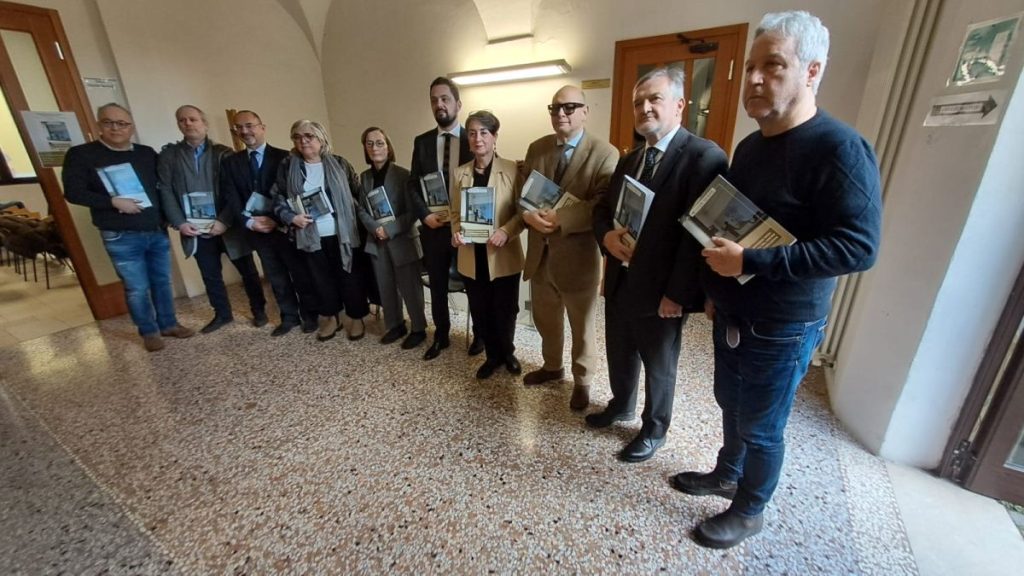 La vita dietro le sbarre al minorile di Bologna: un racconto in immagini