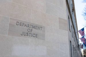 Trump licenzia i procuratori che lo hanno indagato.