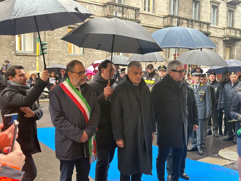 Questa mattina a Milano è stata commemorata la memoria di tre coraggiosi poliziotti deportati e...