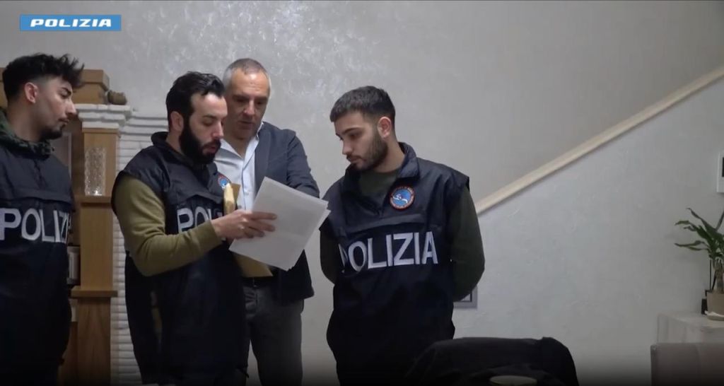 La Divisione Anticrimine della Questura di Roma ha eseguito un sequestro di beni per un valore di 3...