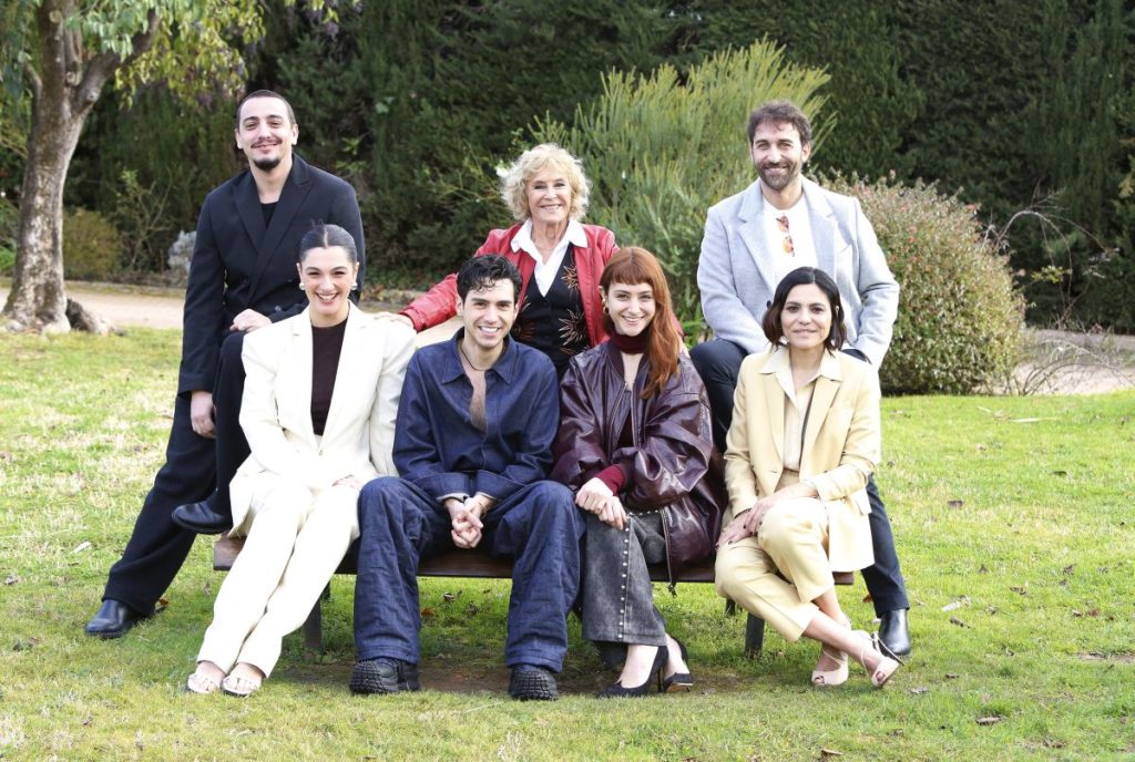 Il film "Champagne - Peppino di Capri" racconta la vita dell'artista Giuseppe Faiella, noto come...