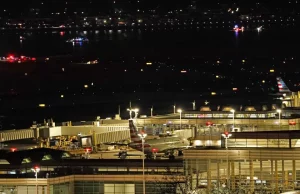 Un aereo di linea della Psa Airlines si è scontrato con un elicottero militare in volo vicino...