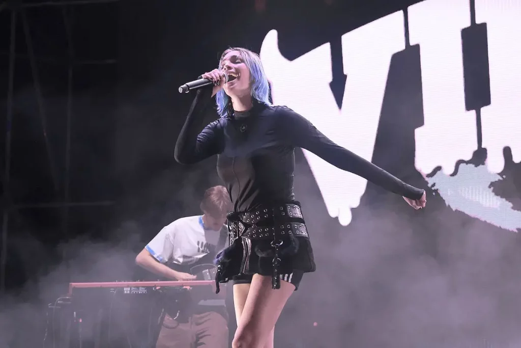 Il testo presenta un'intervista a Rose Villain in vista della sua partecipazione alla 75esima...