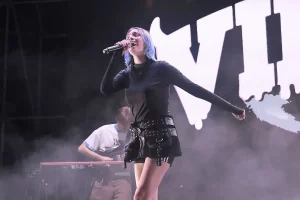 Il testo presenta un'intervista a Rose Villain in vista della sua partecipazione alla 75esima...