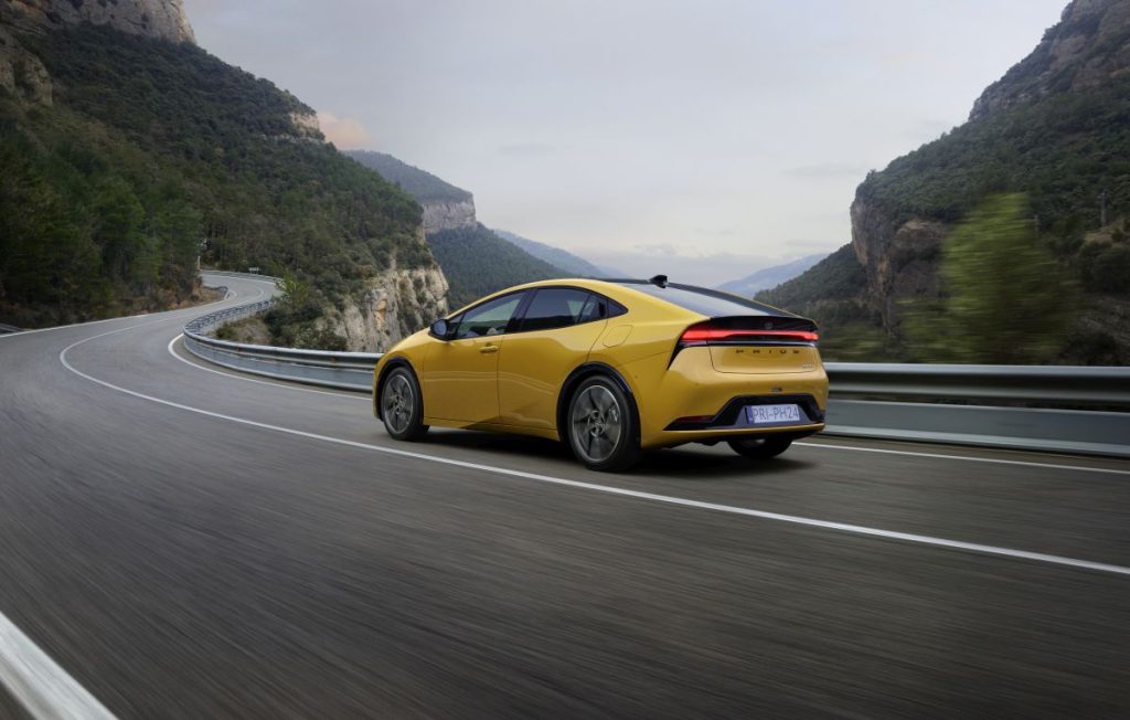 Toyota Prius 2025: Aggiornamenti tecnologici e maggiore efficienza