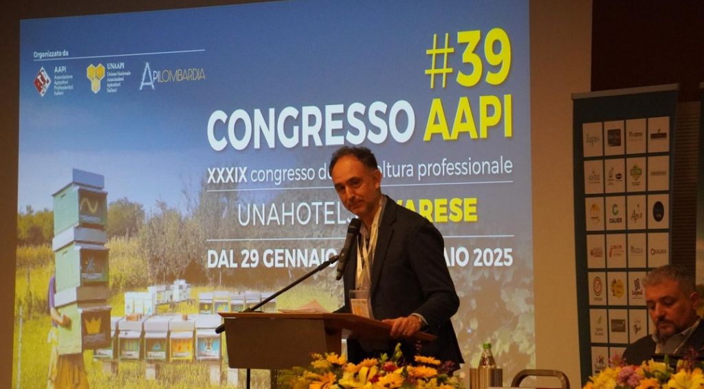 L'assessore regionale Alessandro Beduschi ha partecipato al Congresso nazionale dell'apicoltura a...
