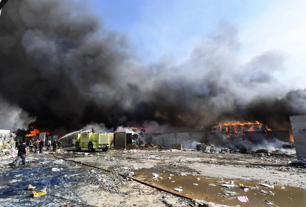 Un nuovo incendio ha colpito la Terra dei Fuochi, questa volta coinvolgendo una fabbrica di riciclo...