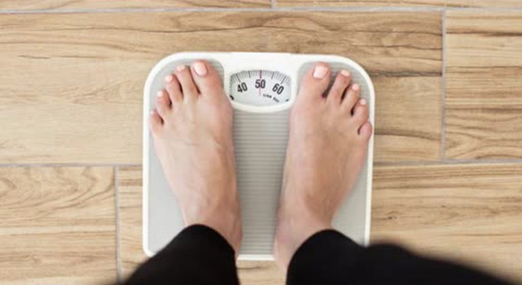 Dopo le festività natalizie, l'aumento di peso sulla bilancia è spesso dovuto all'acqua, non al...