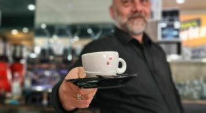 Lo studio dimostra che bere caffé al risveglio ha benefici per il cuore e riduce il rischio di mortalità