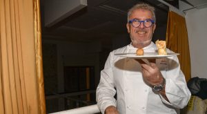 Il celebre chef Igles Corelli denuncia: “Masterchef spaventa i giovani, nessuno vuole più intraprendere la carriera di cuoco. I programmi TV ridicolizzano il mondo della ristorazione”