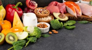 10 alimenti fondamentali per prevenire il cancro al colon: la raccomandazione della nutrizionista è consumarli quotidianamente