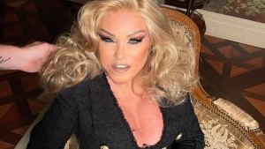 Nel comunicato ufficiale di Lloyd Klein, la morte improvvisa di Jocelyne Wildenstein viene...
