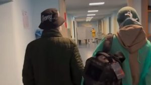 L’uscita dall’ospedale del padre di Belen e Cecilia Rodriguez dopo l’incidente