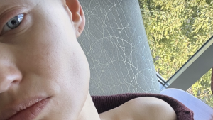 La modella ha raccontato di aver fatto il social freezing, la mastectomia preventiva e ora valuta...