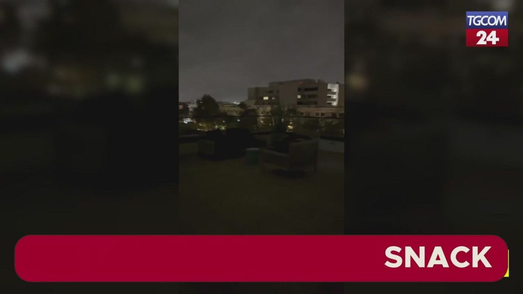 Elisabetta Canalis mostra un incendio a Los Angeles visto dalla sua casa