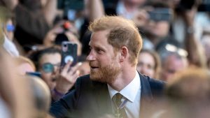 Intesa tra il principe Harry e Rupert Murdoch: nessuna azione legale per violazione della privacy