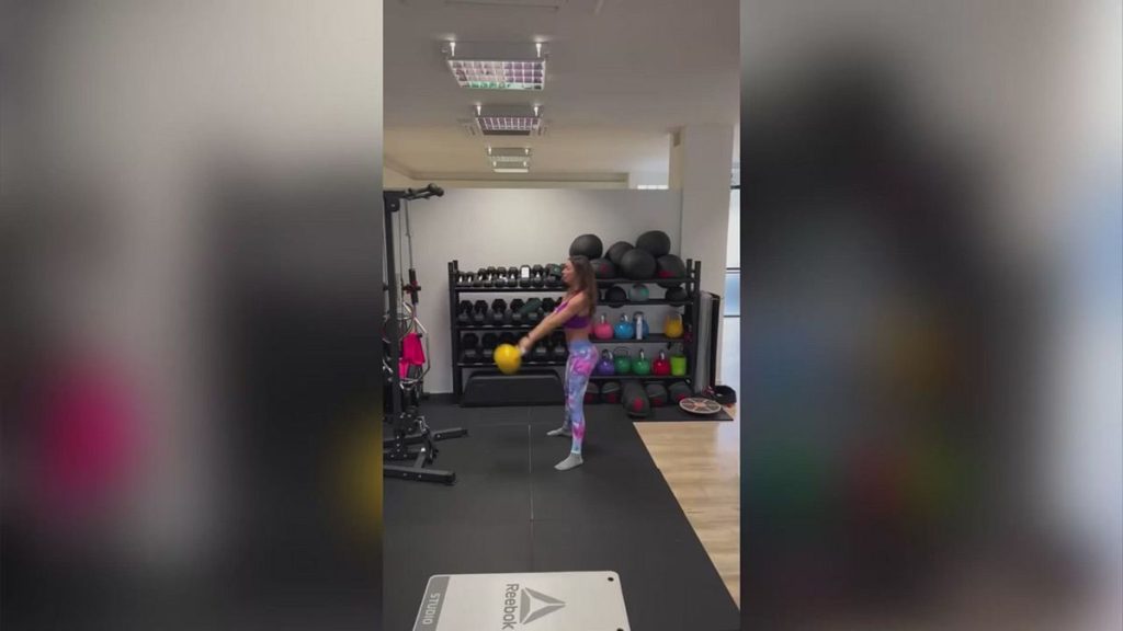 Melita Toniolo, showgirl di 39 anni, riesce a trovare il tempo per tenersi in forma nonostante gli...