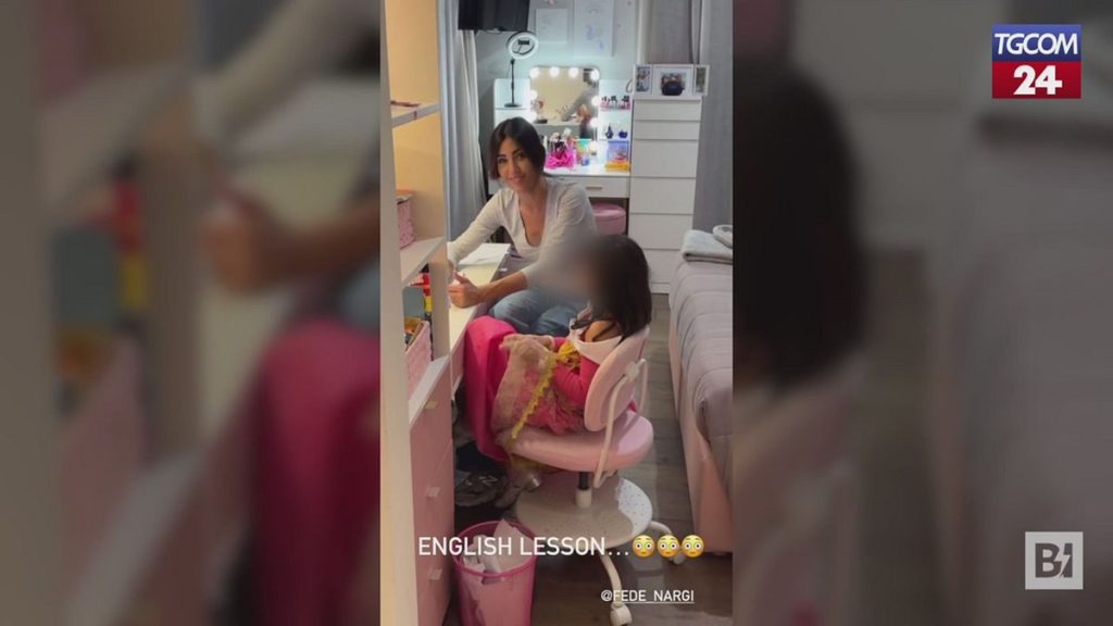 Federica Nargi diventa improvvisamente insegnante di inglese, la reazione di Alessandro Matri: “Che lingua è questa?”