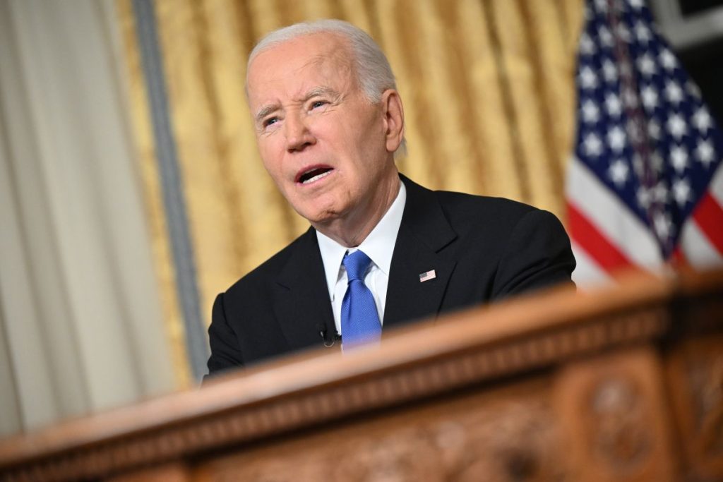 Il presidente Biden ha tenuto il suo discorso di addio dalla Casa Bianca, esortando gli americani a...