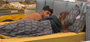 Javier Martinez è al centro delle critiche nella casa del Grande Fratello 2024. Chiara, Shaila Gatta...