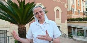 Suor Simona Brambilla: la prima donna Prefetto in Vaticano