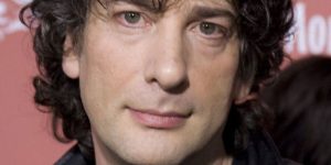 Neil Gaiman, lo scrittore fantasy, è stato accusato da otto donne di abusi sessuali