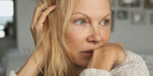 “La mia storia: potevo seguire le stesse orme di Amy Winehouse, ma sono finalmente felice” – Confessioni sincere di Pamela Anderson