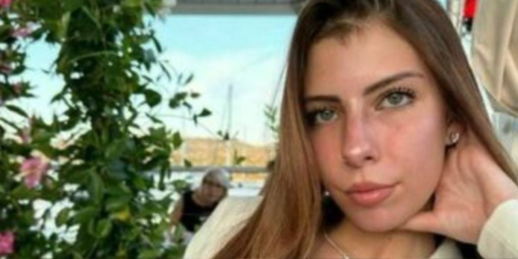 Claudia Chessa, 18 anni, tenta la fuga saltando dal balcone per sfuggire al fidanzato violento