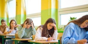 Gli oltre 500 mila studenti italiani si preparano per l'esame di Stato, con seconde prove scritte...