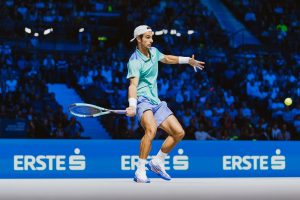 Lorenzo Musetti si prepara ad affrontare Jaume Munar nei quarti di finale ad Hong Kong Lorenzo...