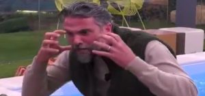 La casa del Grande Fratello è in tensione, con Luca Calvani che si scontra con Mariavittoria...